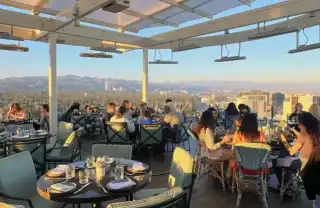 中国留学生别再藏背景！这 3 个赛道让你的 “中国基因” 成 offer 杀手锏