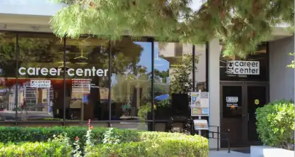 内部转岗的艺术：入职 1 年，如何不得罪现老板，拿下公司 “香饽饽” 岗位？